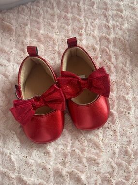 Cat & Jack Shiny Red Bow Mary Jane Baby Shoes